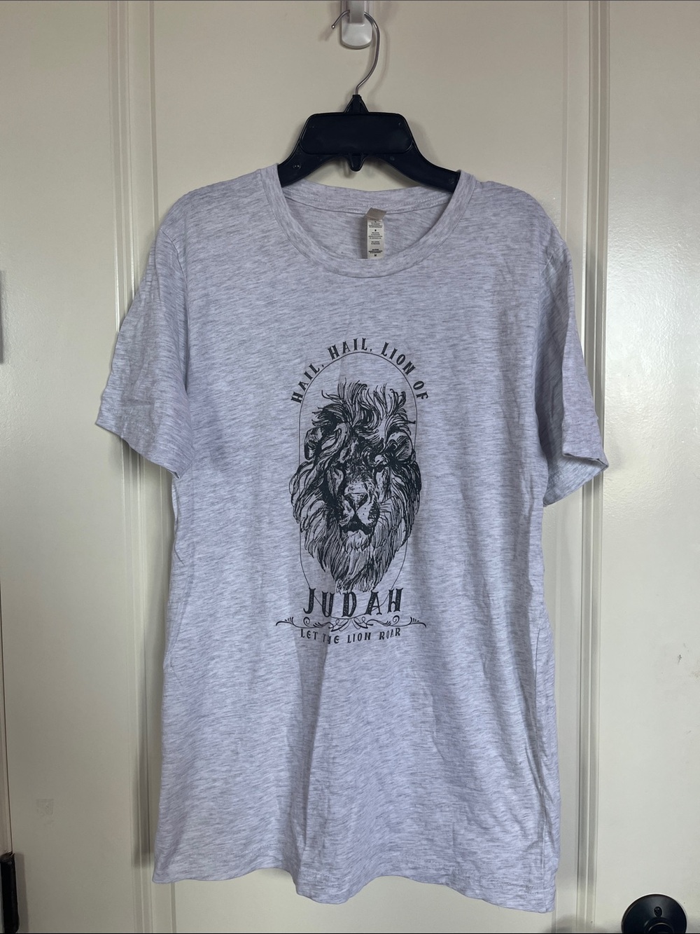 Lion of Judah Graphic T-Shirt - Light Gray Size M
